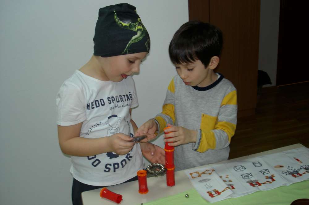 Uspješna provedba Igraonica za potencijalno darovitu djecu proslavljena druženjem s roditeljima - slika broj: 9