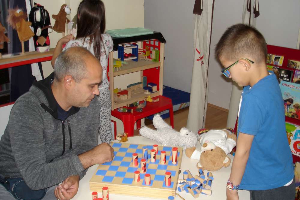 Uspješna provedba Igraonica za potencijalno darovitu djecu proslavljena druženjem s roditeljima - slika broj: 23