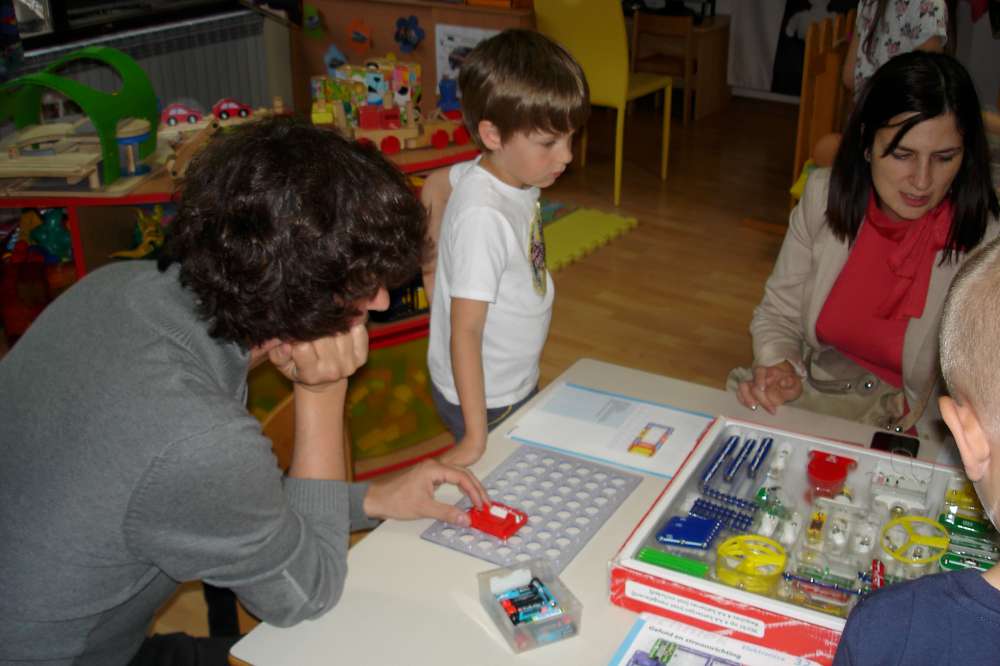 Uspješna provedba Igraonica za potencijalno darovitu djecu proslavljena druženjem s roditeljima - slika broj: 30