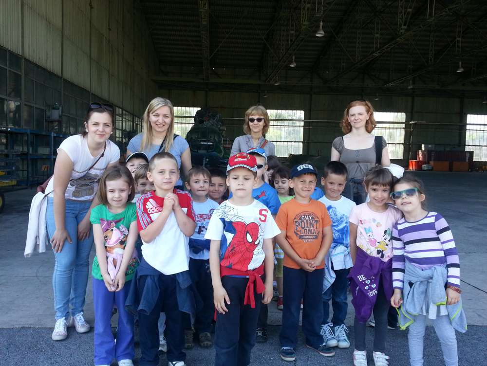 Djeca u posjeti 91. zrakoplovnoj bazi Pleso - slika broj: 1