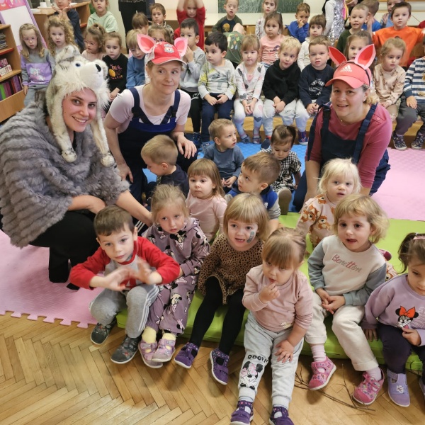 VUK I TRI PRAŠČIĆA - slika broj: 2