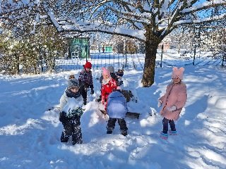 Snježne radosti u vrtiću - slika broj: 2